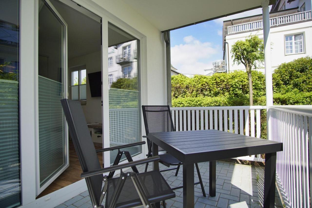 Terrasse, Gratis Nutzung Vom Ahoi Erlebnisbad Und Sauna In Sellin - Villa Karola Fewo 02 Goehren  Exterior photo
