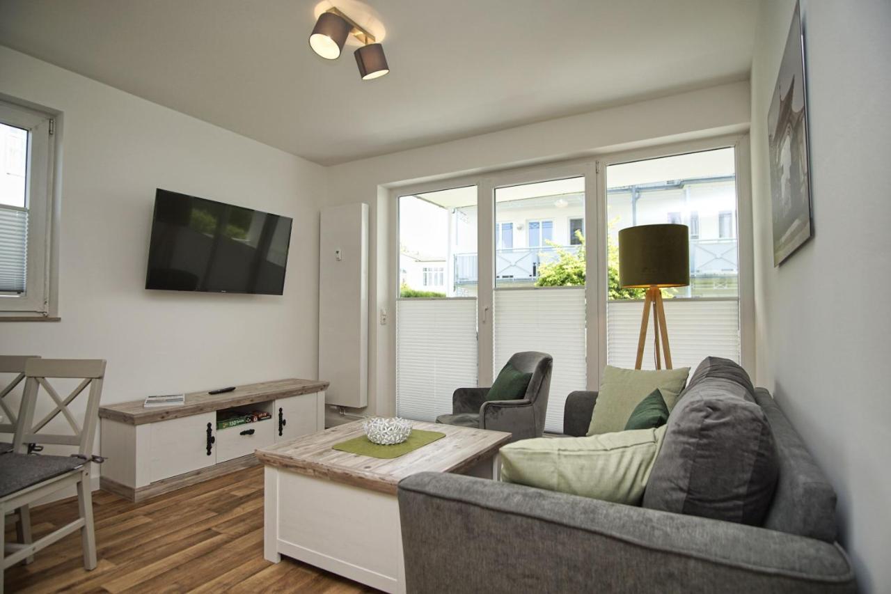 Terrasse, Gratis Nutzung Vom Ahoi Erlebnisbad Und Sauna In Sellin - Villa Karola Fewo 02 Goehren  Exterior photo